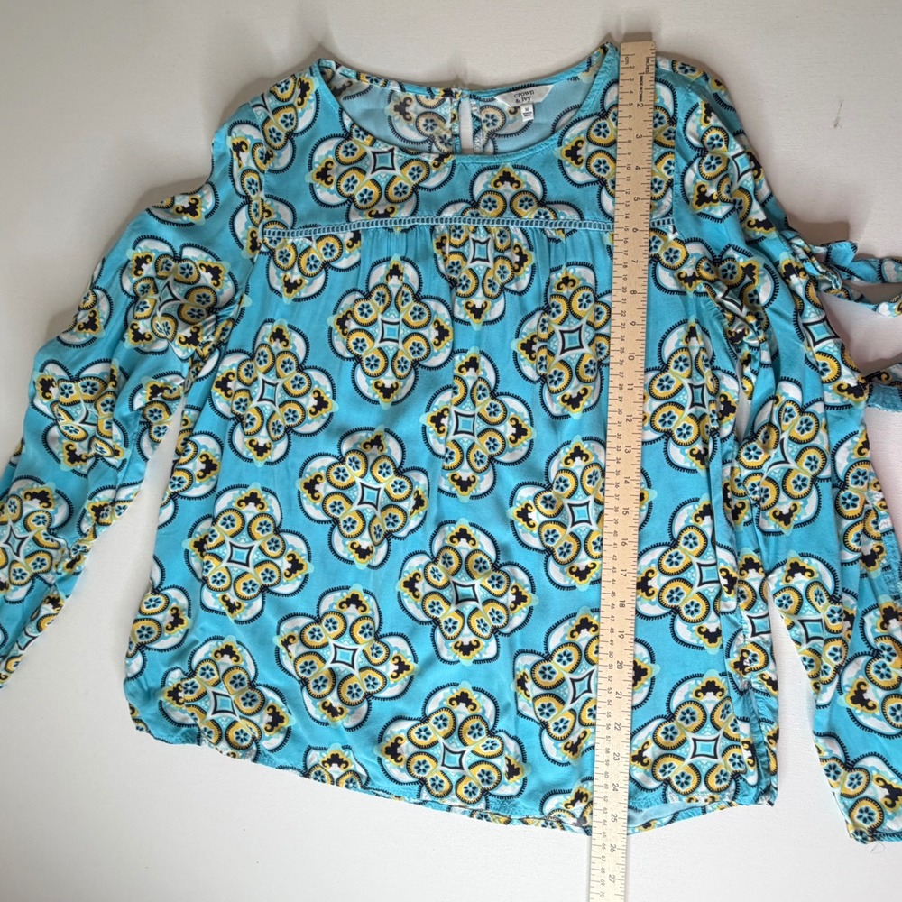 Crown & Ivy Floral Medallion Print Blouse Medium Blue Multi Peasant Boho Coastal - Picture 8 of 9